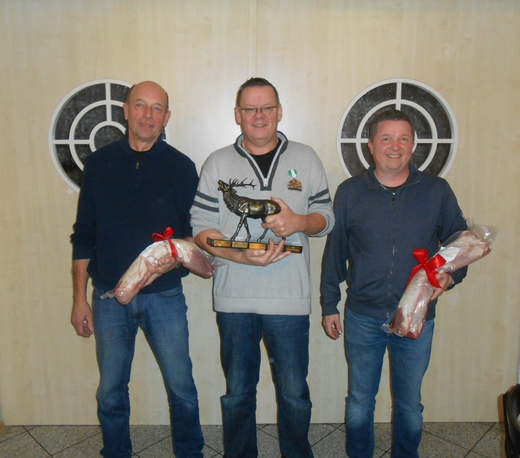 Jägercorps beendet Schießsaison 2016, Klaus Santkiewitsch sichert sich das Abschießen Hirsch